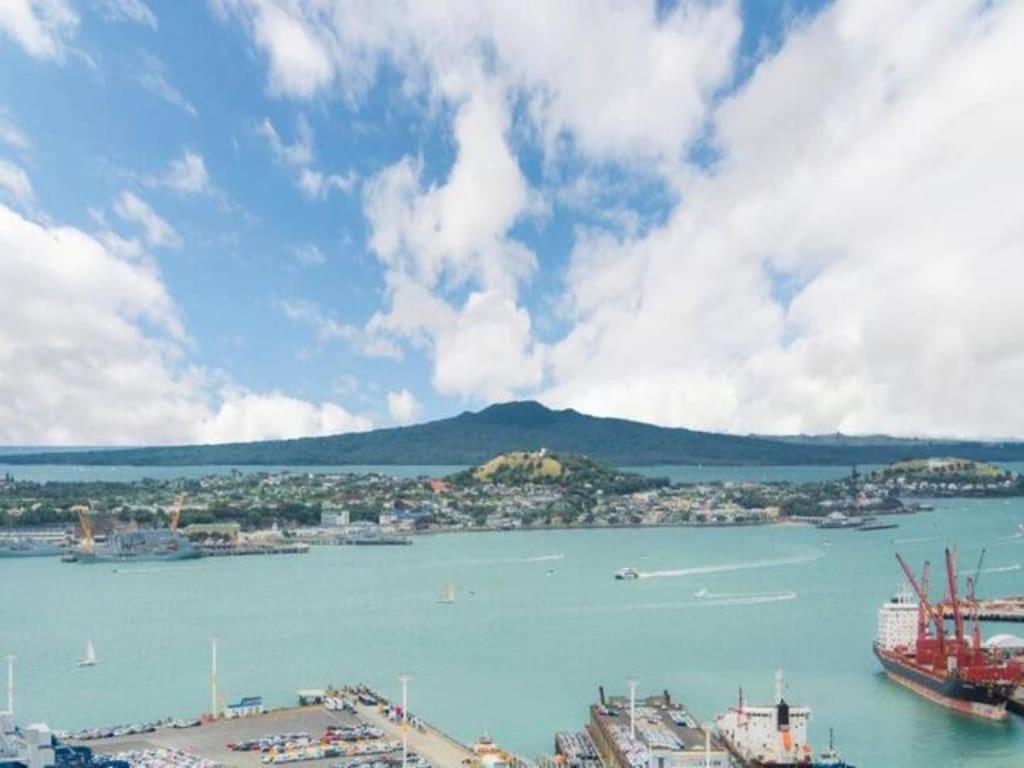 Luxury 2br In Cbd Pool, Gym, Prime Spot
